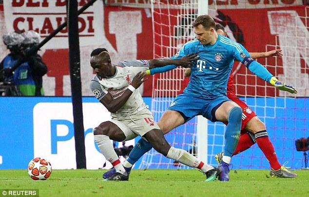 Một pha tranh chấp của Mane (trái) trong trận gặp Bayern Munich mới đây. Ảnh: Reuters.