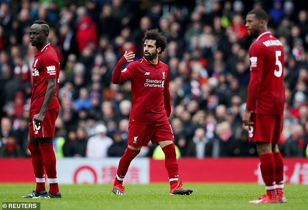 Mohamed Salah (giữa) đang gặp khó trong việc ghi bàn. Ảnh: Reuters.