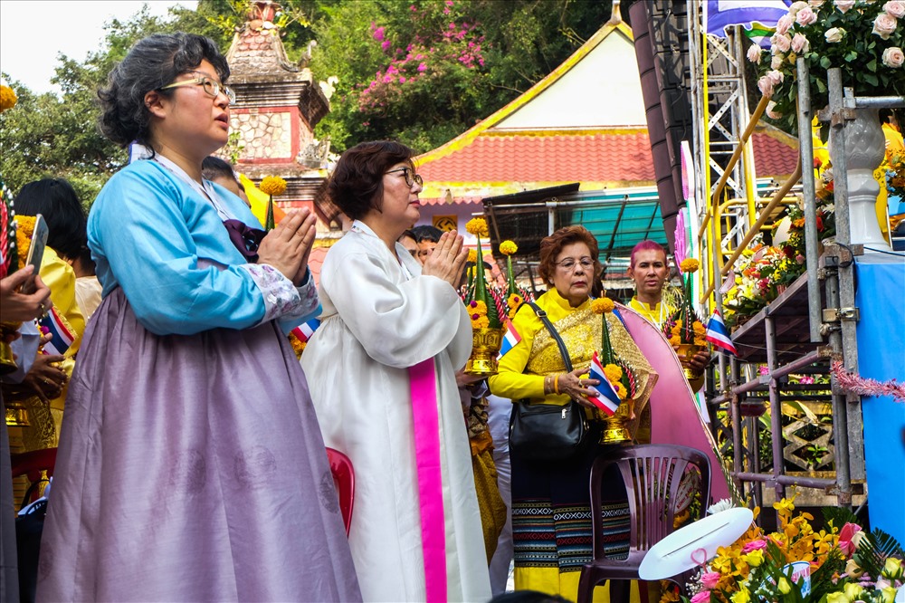 Các đoàn chư tôn, tăng ni và phật tử của các nước như Thái Lan, Hàn Quốc, Myanmar cũng tham dự lễ hội Quán Thế Âm - Ngũ Hành Sơn.