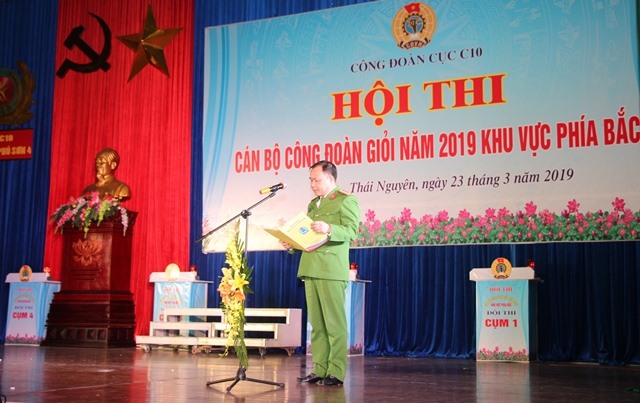 Đại tá Trần Văn Thiện - Phó Bí thư Đảng ủy, Phó Cục trưởng Cục C10 phát biểu chỉ đạo tại hội thi. Ảnh: CĐ Cục 10 