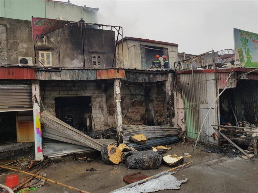Đám cháy bùng phát từ nhà bà Nguyễn Thị Lý rồi làn sang các nhà bên cạnh