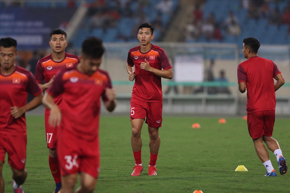 Văn Hậu và các đồng đội tỏ ra tự tin trước trận đấu quan trọng với U23 Indonesia. Ảnh: Sơn Tùng