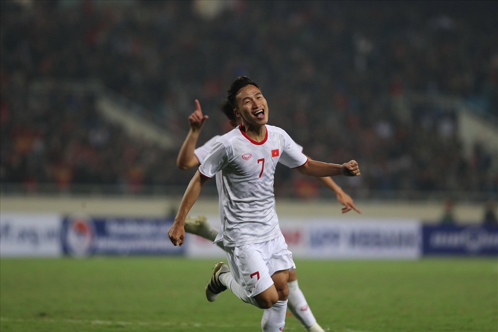 Việt Hưng ghi bàn thắng ở phút bù giờ giúp U23 Việt Nam đánh bại U23 Indonesia với tỉ số 1-0. Ảnh: Sơn Tùng