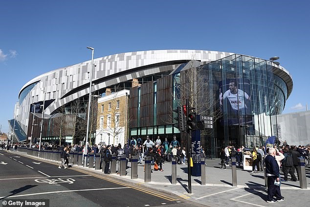 Khung cảnh hiện đại bên ngoài sân nhà mới của Tottenham. Ảnh: Getty Images