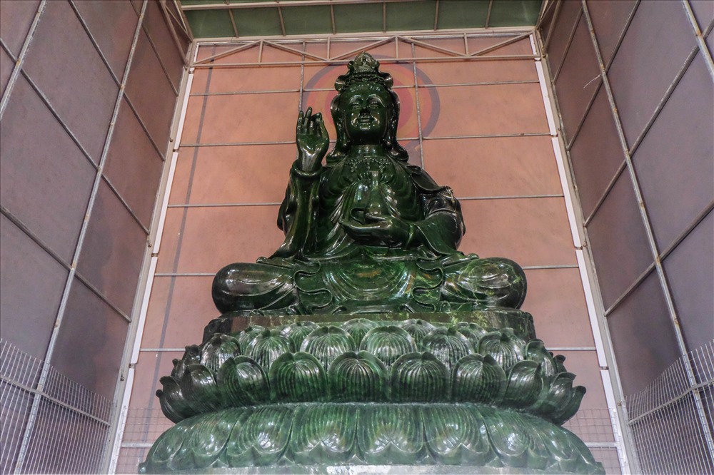 Ngắm tượng Quán Thế Âm tư thế ngồi bằng ngọc Nephrite kỷ lục Việt Nam
