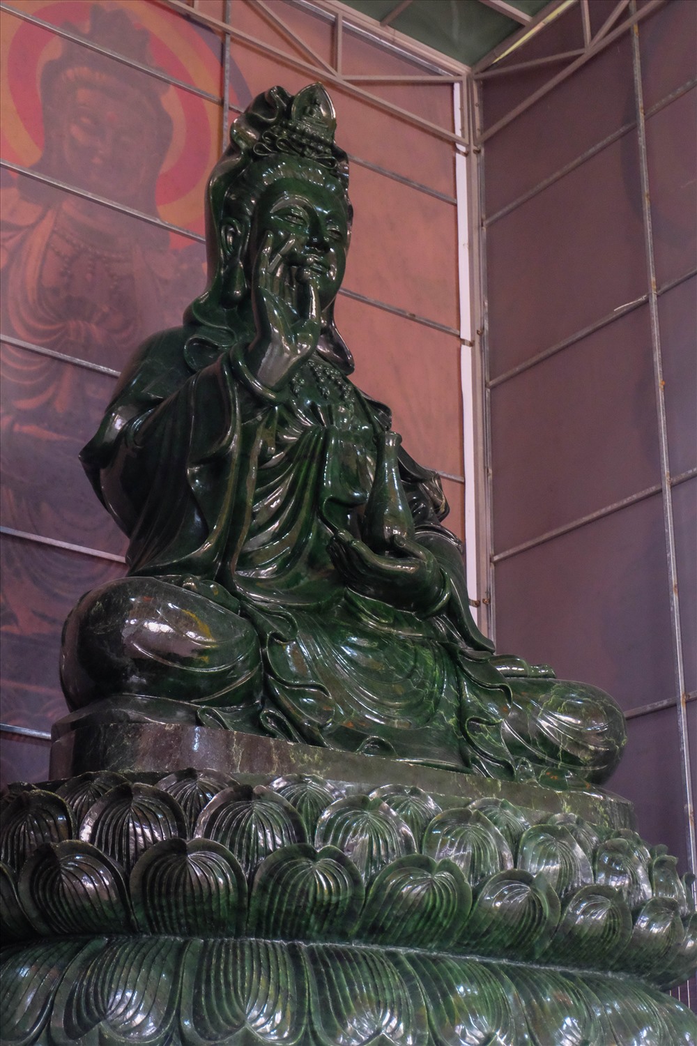 Ngắm tượng Quán Thế Âm tư thế ngồi bằng ngọc Nephrite kỷ lục Việt Nam