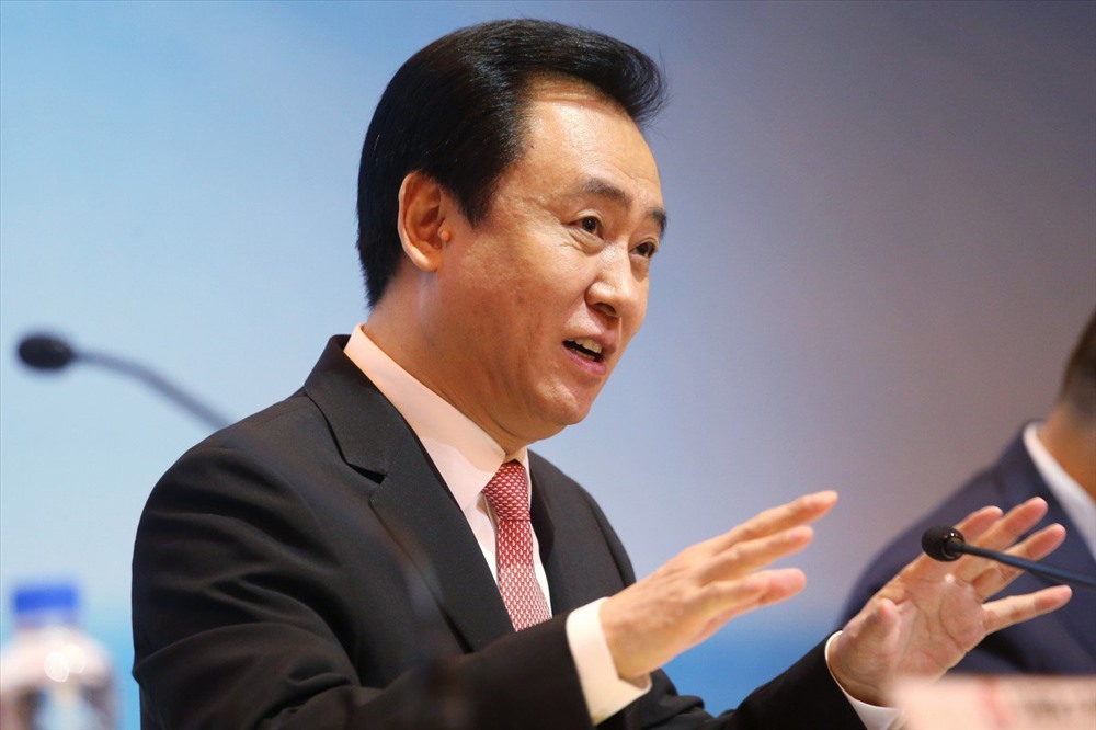 Ông Hui Ka Yan là tỉ phú bất động sản giàu nhất thế giới hiện nay. Ông là chủ tịch Evergande, một trong những tập đoàn bất động sản lớn nhất Trung Quốc. Tập đoàn này bắt đầu niêm yết trên sàn chứng khoán Hong Kong năm 2009 và hiện có hơn 800 dự án tại hơn 280 thành phố.  