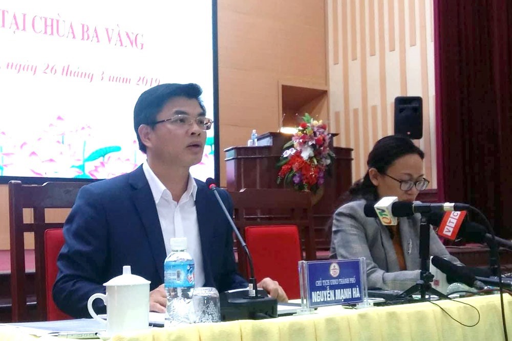 Ông Nguyễn Mạnh Hà phát biểu tại họp báo về sự việc tại chủa Ba Vàng sáng nay (26.3).