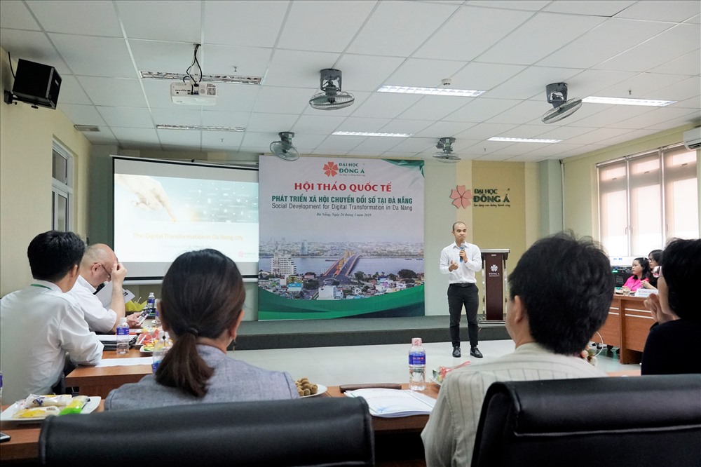 Thạc sĩ Dương Công Danh – Khoa Tài chính Kế toán ĐH Đông Á chia sẻ về Chuyên đề Chuyển đổi kỹ thuật số tại TP Đà Nẵng: “Tạo dựng thành phố thông minh”