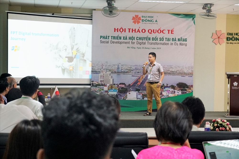Thạc sĩ Lương Anh Tuấn – Cty FPT Software trình bày chuyên đề về Hành trình chuyển đổi số ở tập đoàn FPT