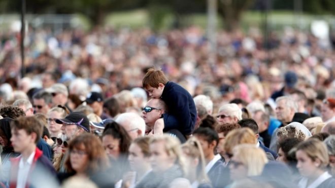 Lễ tưởng niệm quốc gia được tổ chức trang trọng tại công viên Hagley của thành phố Christchurch, trong bối cảnh an ninh chặt chẽ. Ảnh: Reuters.