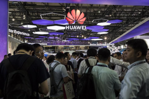 Tuy nhiên Huawei cũng nhận được sự hỗ trợ của chính phủ và các tập đoàn trong nước.   