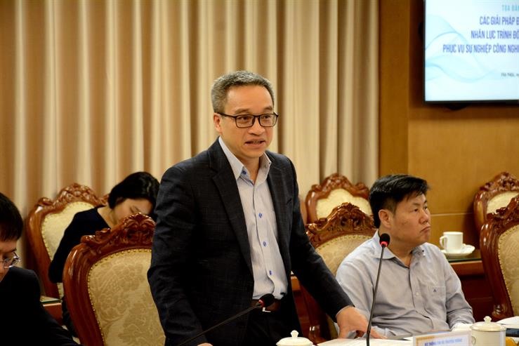 Ông Phan Tâm - Thứ trưởng Bộ Thông tin và Truyền thông cho biết, có sự giành giật nguồn nhân lực CNTT do thiếu nhân lực.