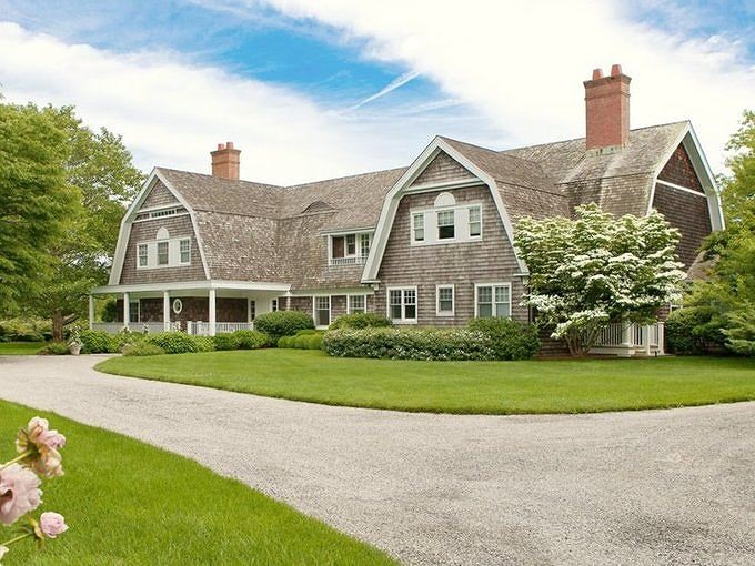 CEO Goldman Sachs - Lloyd Blankfein từng sở hữu căn nhà này. Năm 2016, ông đã bán nó với giá 13 triệu USD. 