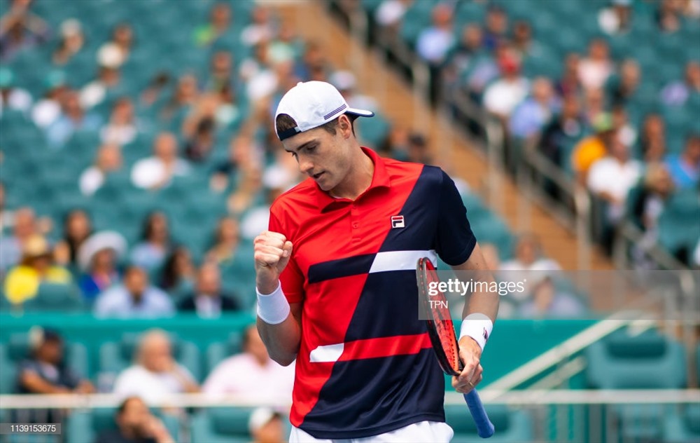 Jonh Isner đối đầu Federer tại chung kết Miami Open 2019. Ảnh: Getty.