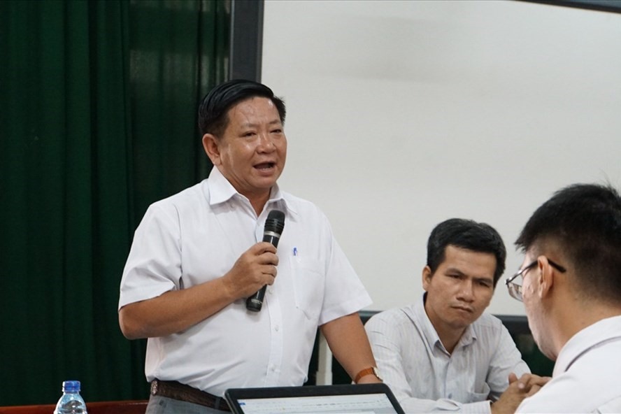 Ông Lương Văn Định - Hiệu trưởng Trường THPT Võ Trường Toản - đang phát biểu. 