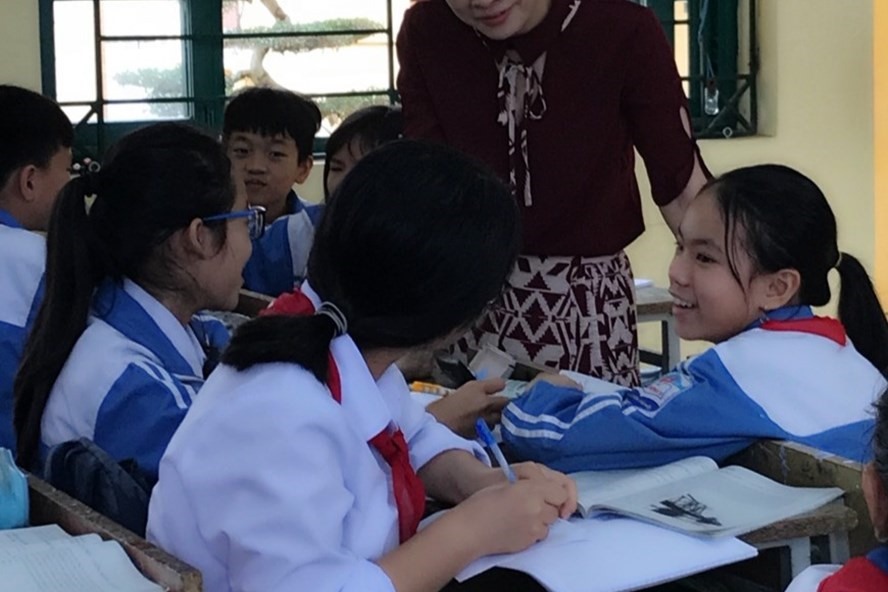 Cô Nguyễn Thị Hồng Châu - giáo viên hợp đồng 23 năm tại trường THCS Tân Minh. Ảnh: BM 