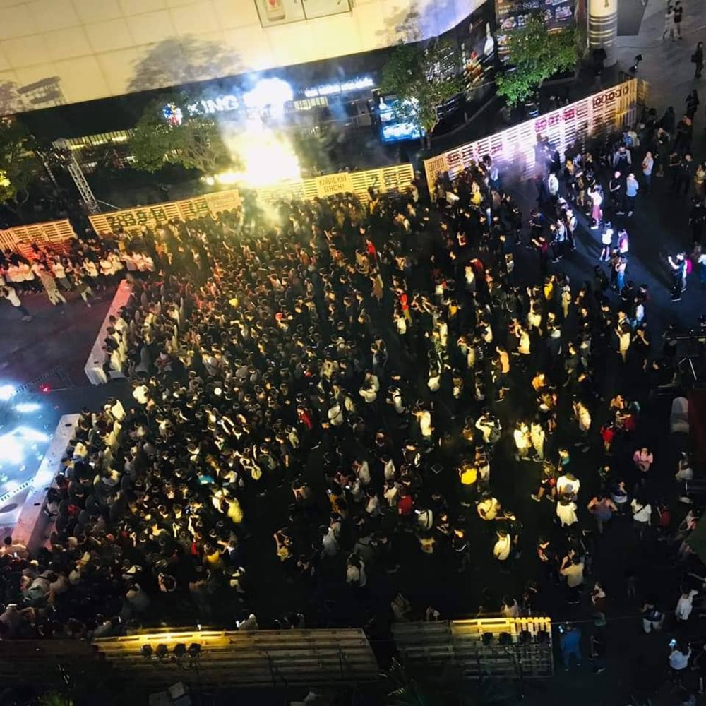 Hàng nghìn bạn trẻ hào hứng với Lễ hội Tắt đèn 2019.