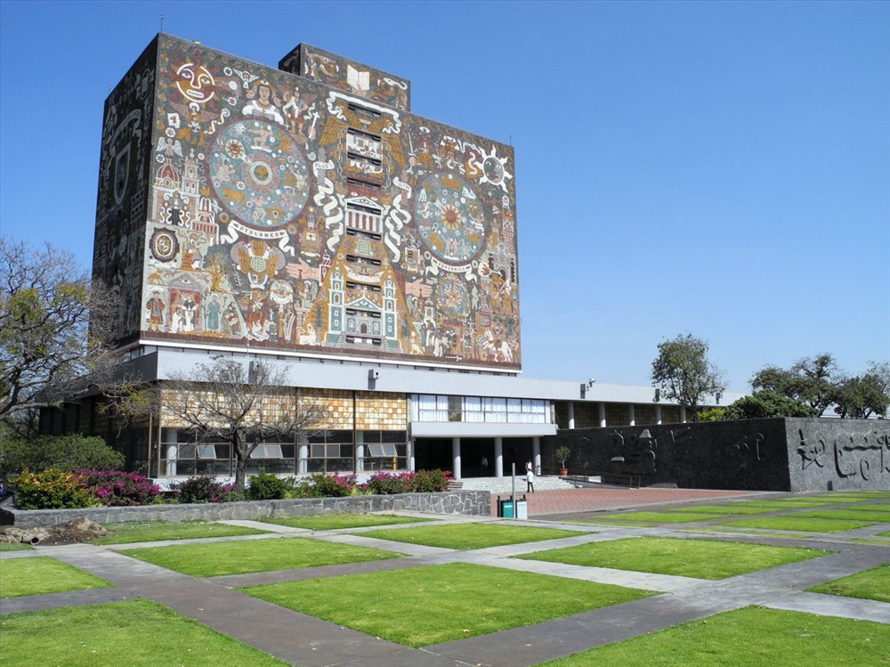 Theo UNESCO, tập hợp các tòa nhà, cơ sở thể thao và không gian mở ở khuôn viên chính của UNAM (Central University Campus) được xây dựng từ năm 1949 đến 1952 với sự tham gia của hơn 60 kiến trúc sư, kỹ sư và nghệ sĩ. Ảnh: Smapse