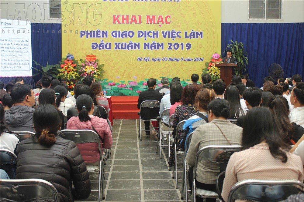 Toàn cảnh phiên giao dịch việc làm