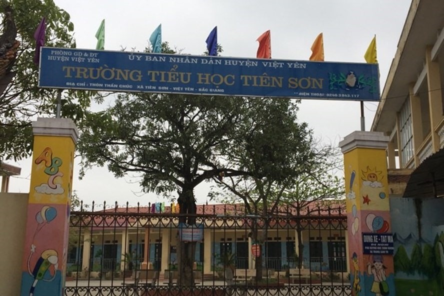 Trường Tiểu học Tiên Sơn nơi thầy giáo M công tác. 