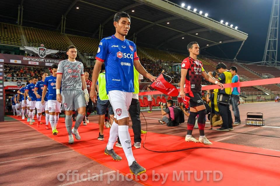 Đội trưởng Teerasil Dangda và các đồng đội vẫn chưa nếm mùi chiến thắng dù Thai League đã khởi tranh được 2 vòng đấu. Ảnh: Muangthong United FC