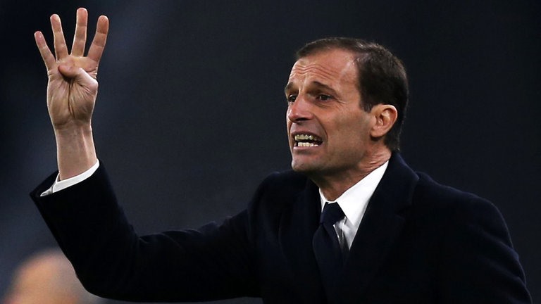 HLV Max Allegri bức xúc vì bị CĐV Juventus xỉ nhục sau trận thua Aletico Madrid. Ảnh Sky Sports