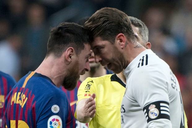Messi đã có trận đấu đầy căng thẳng khi liên tục bị Ramos chơi xấu. Ảnh Independent