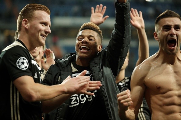 Ajax Amsterdam liên tục vươn lên dẫn trước (Ảnh: Getty)