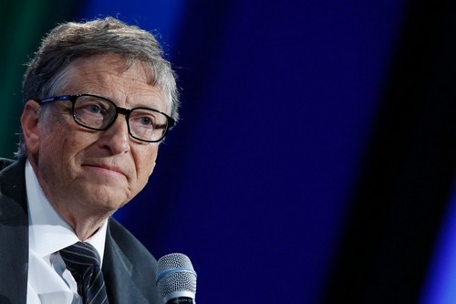  Bill Gates: Ông hiện là đồng chủ tịch và là ủy viên của Quỹ Bill và Melinda Gates. Với tài sản ròng trị giá trên 96,5 tỉ USD (Theo Forbes). Ông Bill Gates và vợ Melinda điều hành một trong những tổ chức từ thiện lớn nhất thế giới nhằm mục đích giúp những bệnh nhân ở các nước đang phát triển chiến đấu chống lại bệnh tật. Có 135 tỉ phú đã đăng ký tặng một nửa hoặc nhiều tài sản của họ trong đó Bill Gates đã cam kết tặng 95% tài sản của mình cho Quỹ từ thiện này.