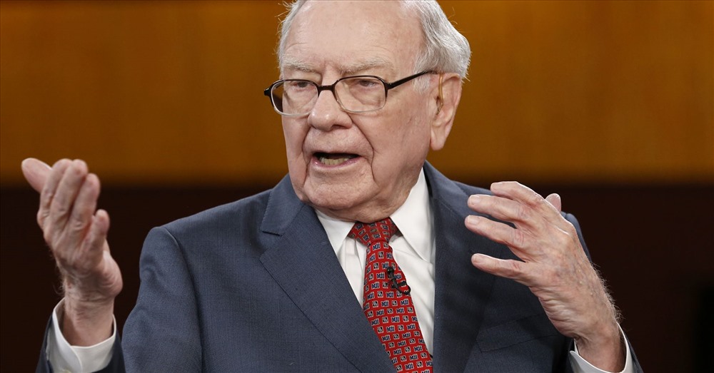 Warren Buffett là một nhà đầu tư, doanh nhân và nhà từ thiện người Mỹ. Ông được mệnh danh là một “huyền thoại” đầu tư. Warren Buffett đang có khối tài sản lên tới 82,5 tỉ USD. Ảnh: CNBC