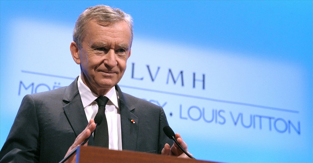 Bernard Arnault (69 tuổi, tại Paris, Pháp), Chủ tịch và CEO của LVMH Moet Hennessy Louis Vuitton (chuyên kinh doanh hàng xa xỉ hàng đầu thế giới). Bernard Arnault đang sở hữu 76 tỉ USD. Ảnh: CNBC