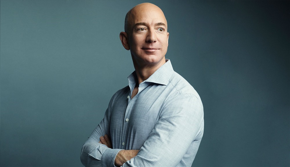 Người sáng lập Amazon Jeff Bezos là người giàu nhất số một trong danh sách tỉ phú của Forbes 2019. Với khối tài sản trị giá tới 131 tỉ USD, đây là năm thứ hai  Jeff Bezos giữ ngôi vị người giàu có nhất hành tinh. Ảnh: Wesley Mann/Fortune