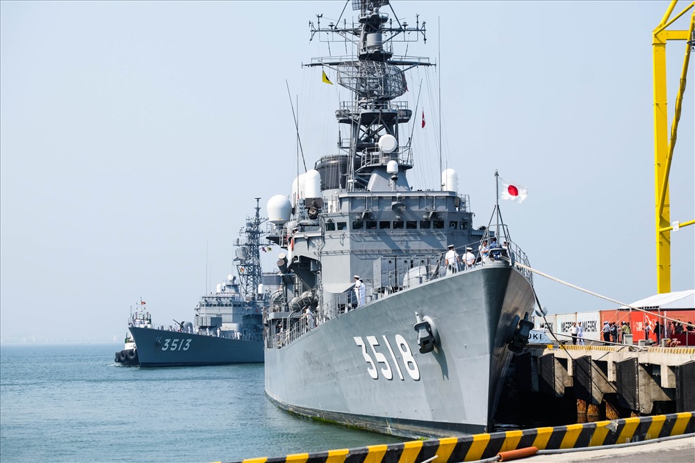 2 tàu huấn luyện Lực tượng tự vệ trên biển Nhật Bản số hiệu 3513 và 3518, cùng với 390 sỹ quan, thủy thủ do Đại tá Nakagama Yoshiyuki, Chỉ huy trưởng đơn vị huấn luyện số 1 làm trưởng đoàn đã cập cảng Tiên Sa bắt đầu chuyến thăm TP Đà Nẵng từ ngày 6 đến ngày 9.3.