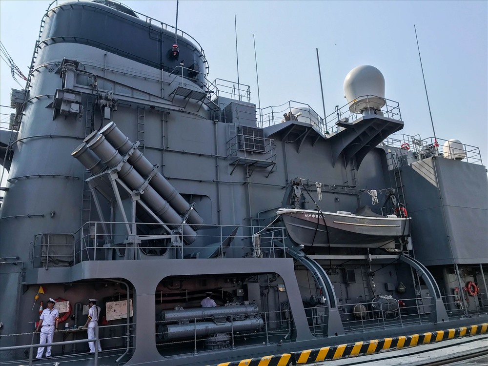 Một số trang thiết bị của tàu huấn luyện lực lượng tự vệ trên biển Nhật Bản.