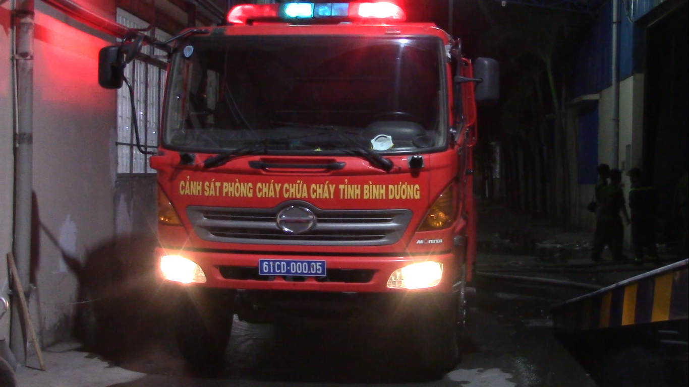 Khoảng 21h30 cảnh sát PCCC tỉnh Bình Dương đã dập tắt hoàn toàn đám cháy.