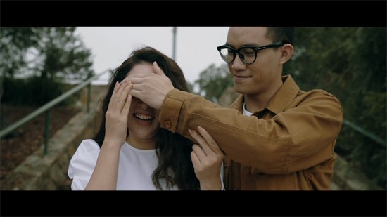 Hình ảnh lãng mạn trong MV “Gửi dịu dàng... Gửi thanh xuân“. 