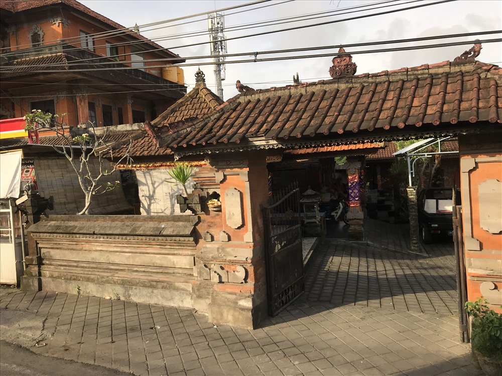 Kiến trúc ở Bali đều lấy cảm hứng từ truyền thống và cả thành phố không có nhà cao quá 3 tầng. Ảnh: H.V.M
