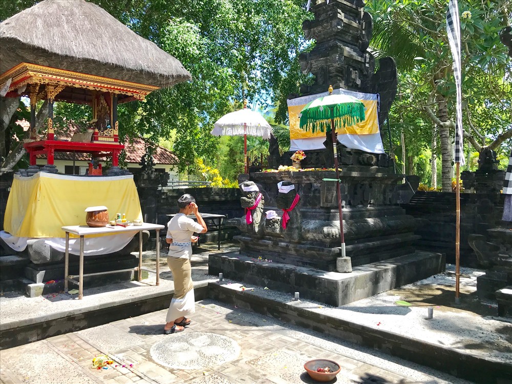 Bên trong một ngôi đền ở Bali. Ảnh: H.V.M