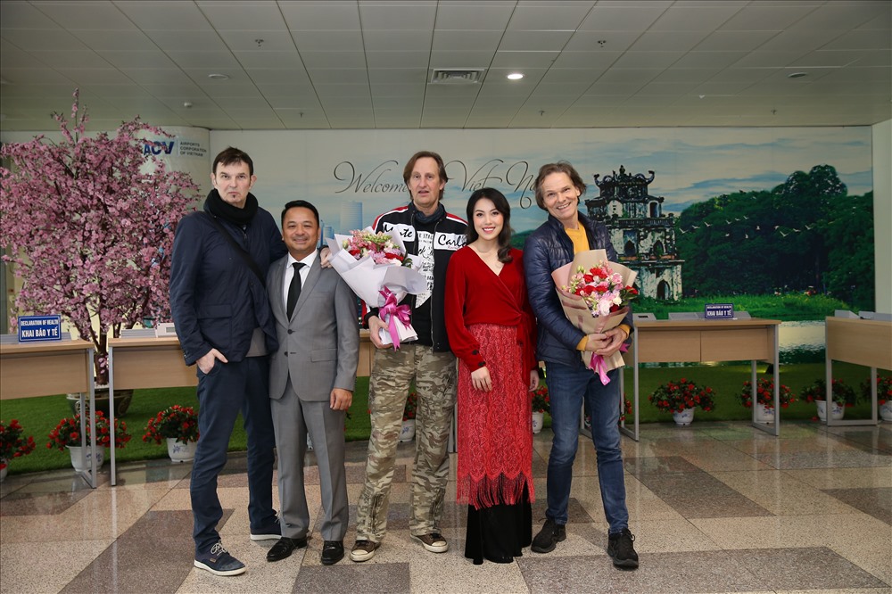Ban nhạc Joy được chào đón nồng hậu trong lần đầu tiên tới Việt Nam.