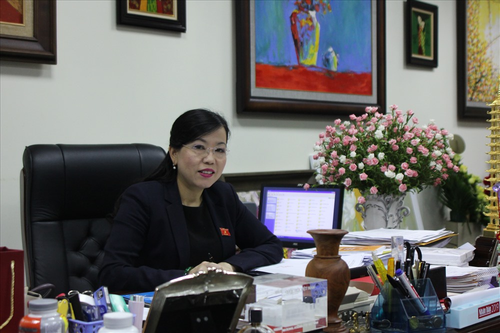 Bà Nguyễn Thanh Hải làm việc tại công sở. Ảnh Hải Vương