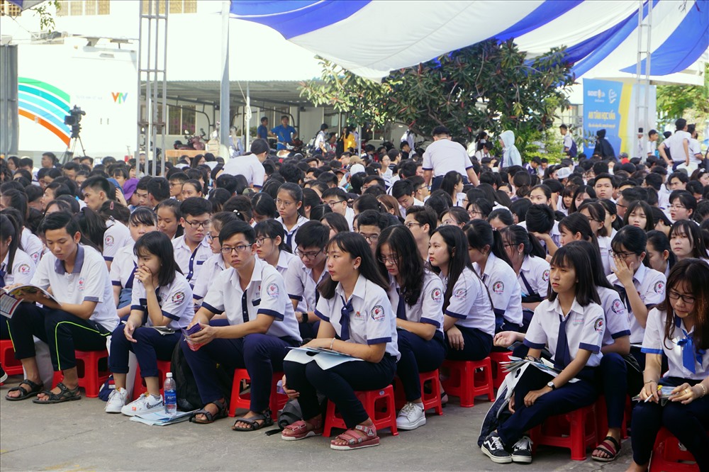 Học sinh các trường THPT tại Bạc Liêu nghe tư vấn tuyển sinh