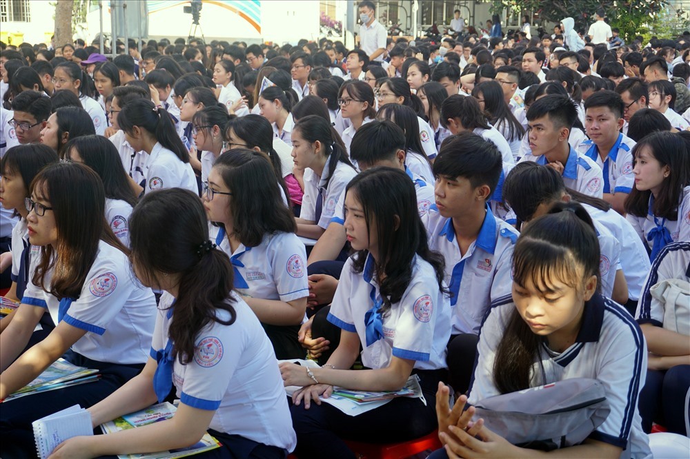 Học sinh các trường THPT tại Bạc Liêu nghe tư vấn tuyển sinh 