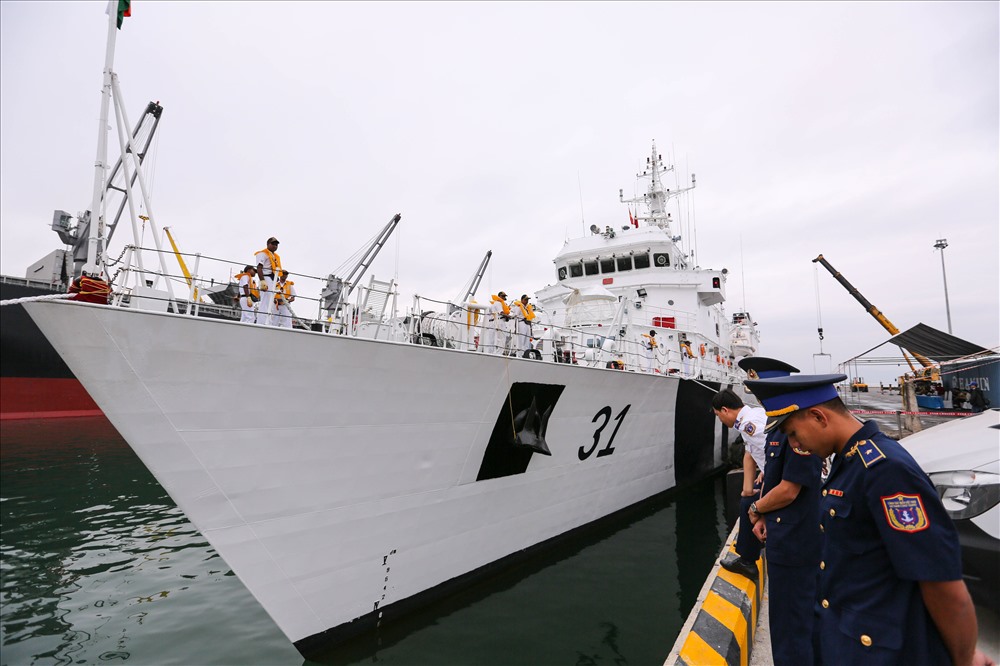 Tàu ICGS VIJT của lực lượng bảo vệ bờ biển Ấn Độ cùng 140 sỹ quan và thủy thủ đoàn, do đại tá T. Ashish - Chỉ huy tàu ICGS VIJT làm trưởng đoàn.