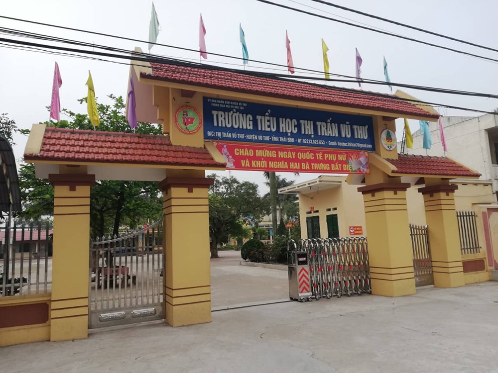 Trường Tiểu học thị trấn Vũ Thư, nơi có các em học sinh nghỉ học do phụ huynh lo lắng về bệnh cúm mùa.