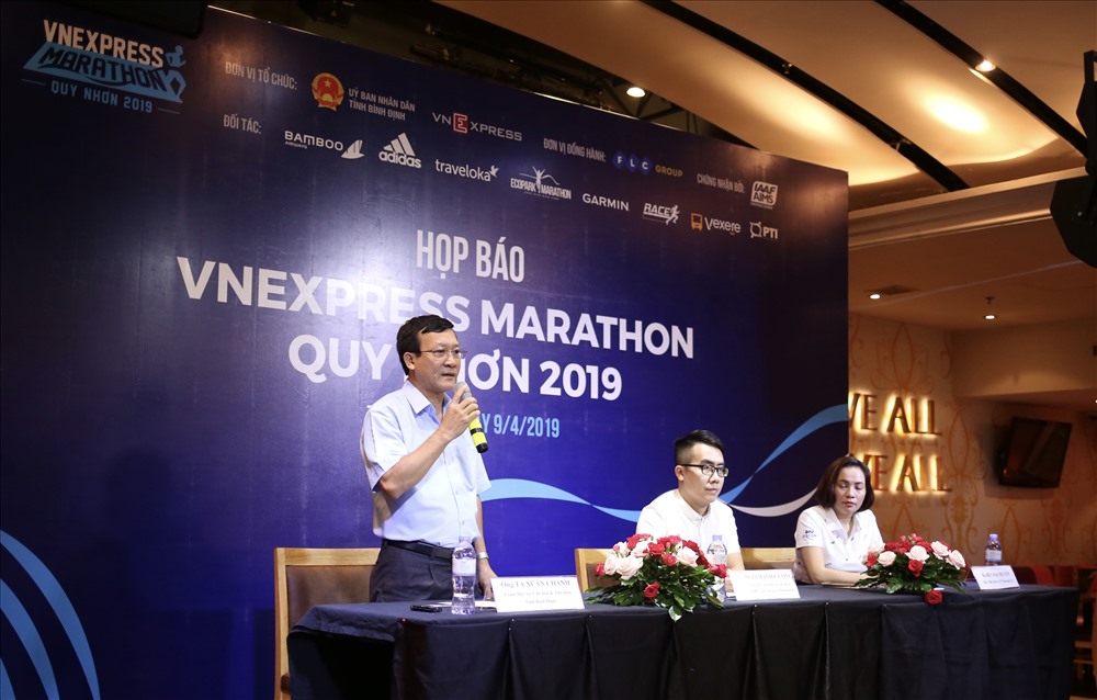 Ông Tạ Xuân Chánh, Giám đốc sở VH, TT và DL của Bình Định phát biểu tại lễ họp báo ra mắt giải chạy diễn ra ở TP Quy Nhơn (Bình Định). Ảnh: Đ.Đ 