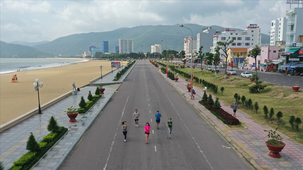 VnExpress Marathon 2019 được xem là giải chạy có cung đường ven biển đẹp nhất Việt Nam. Ảnh: Đ.Đ 