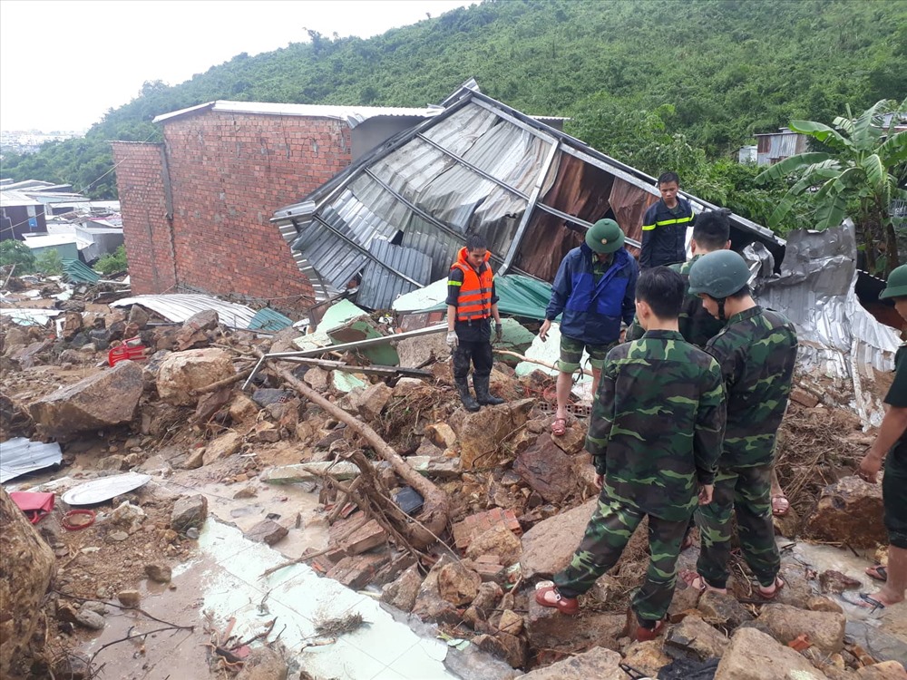 Vụ sạt lở núi kinh hoàng đã cướp đi 12 mạng người ở nơi người dân xây dựng trái phép, cư trú tự phát tại thôn Thành Phát, xã Phước Đồng, Nha Trang, Khánh Hòa. Ảnh: PV