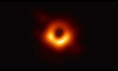 Bức ảnh hố đen vũ trụ: Không có gì tuyệt vời hơn là được ngắm nhìn các bức ảnh đầy mê hoặc về hố đen vũ trụ, nơi mà ánh sáng và cả không gian đều bị thu hút và chìm vào \