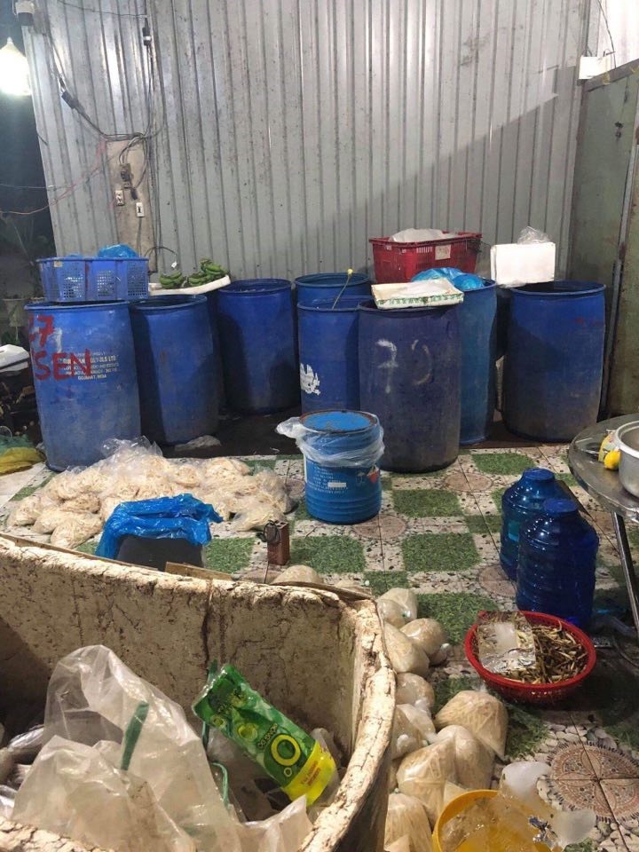 Tang vật lúc lực lượng ập vào bắt quả tang